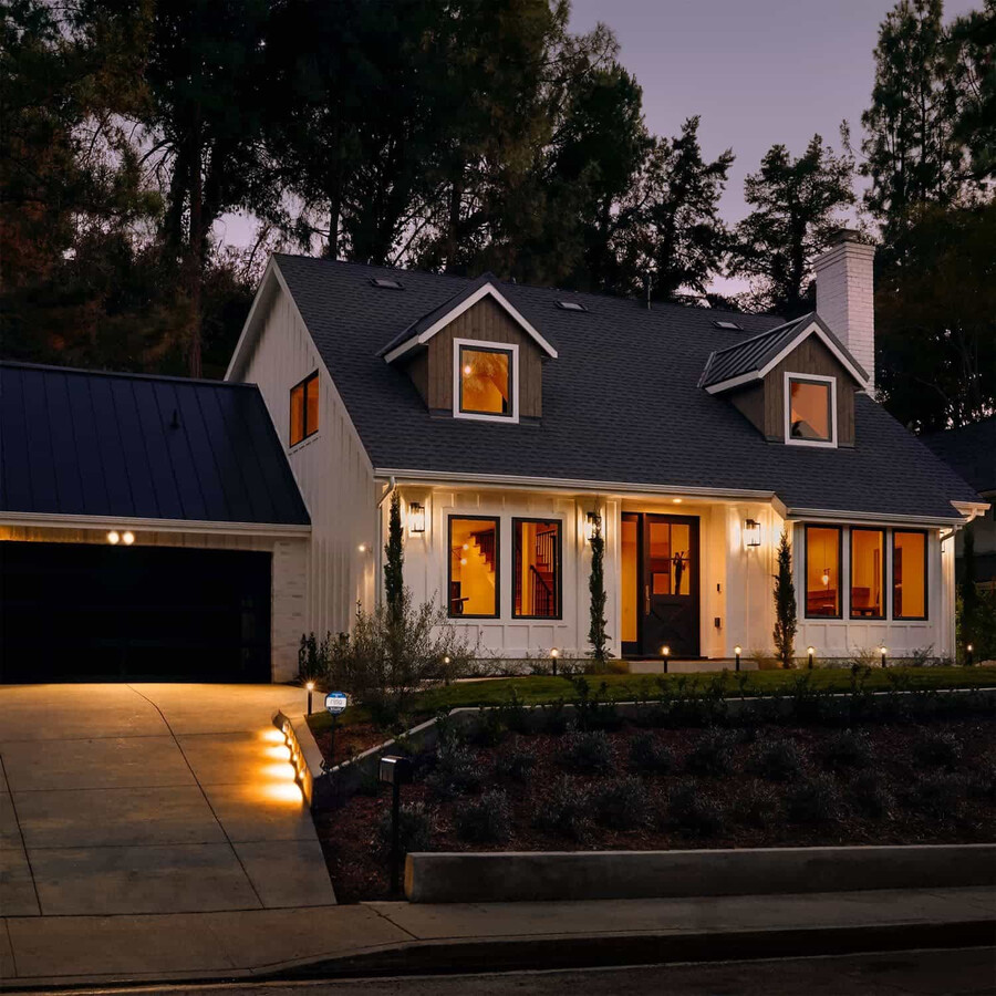 ilumine seus caminhos com luminárias inteligentes ativadas por movimento.